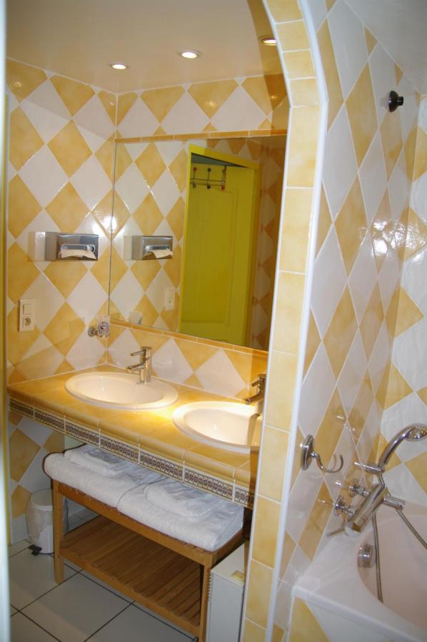 Residence Le Saint Victor Fontvieille Esterno foto