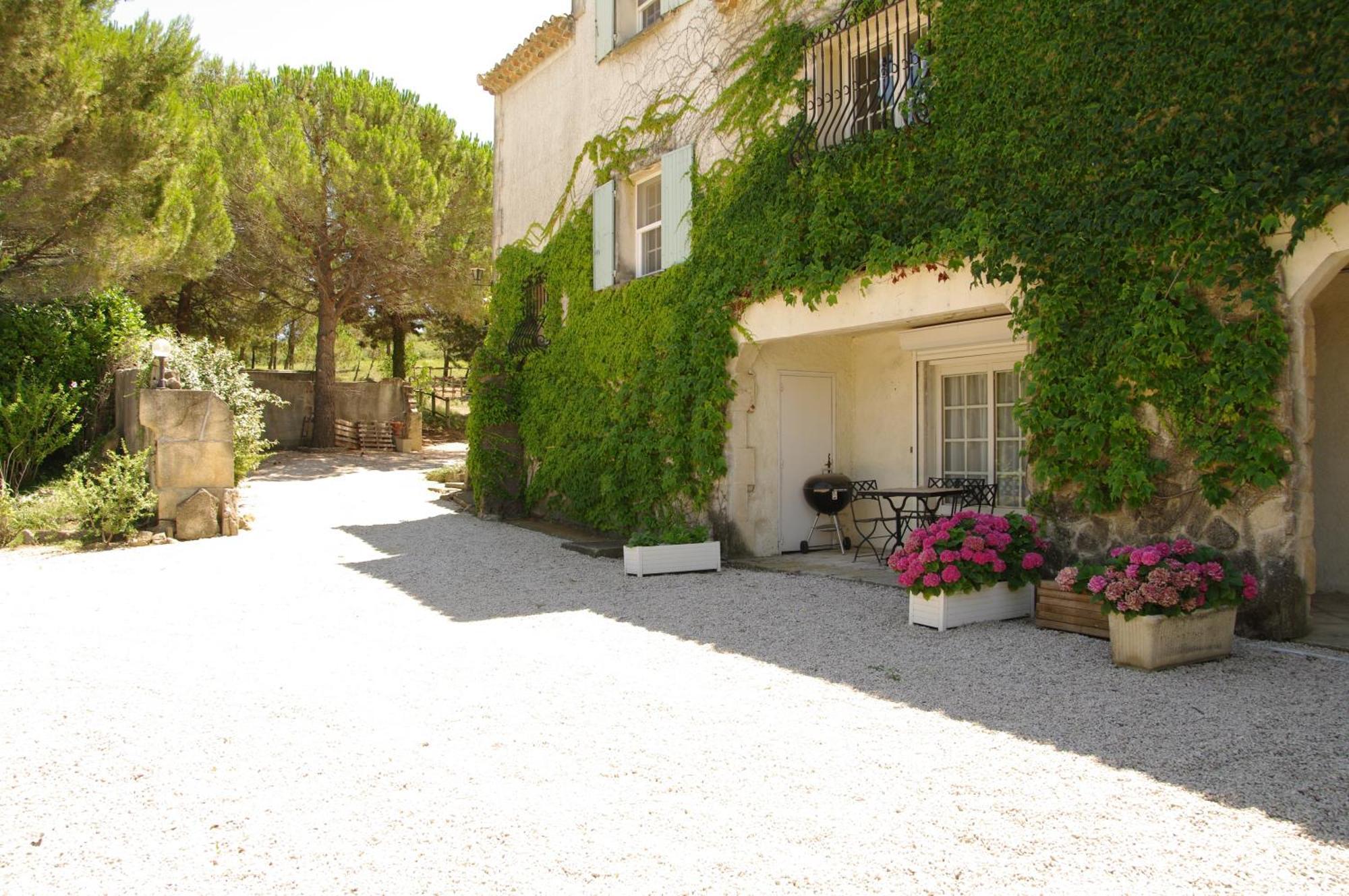 Residence Le Saint Victor Fontvieille Esterno foto