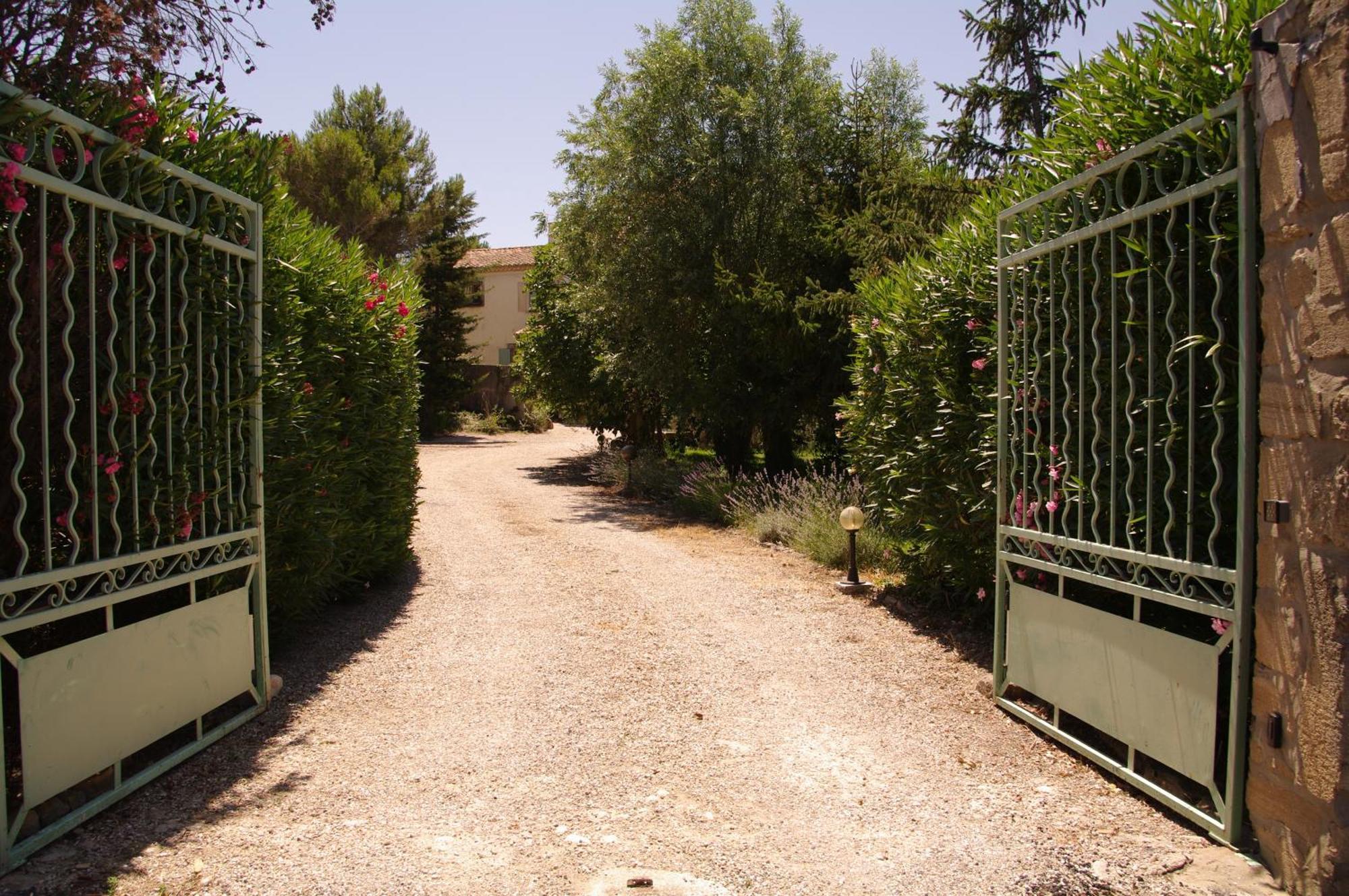 Residence Le Saint Victor Fontvieille Esterno foto
