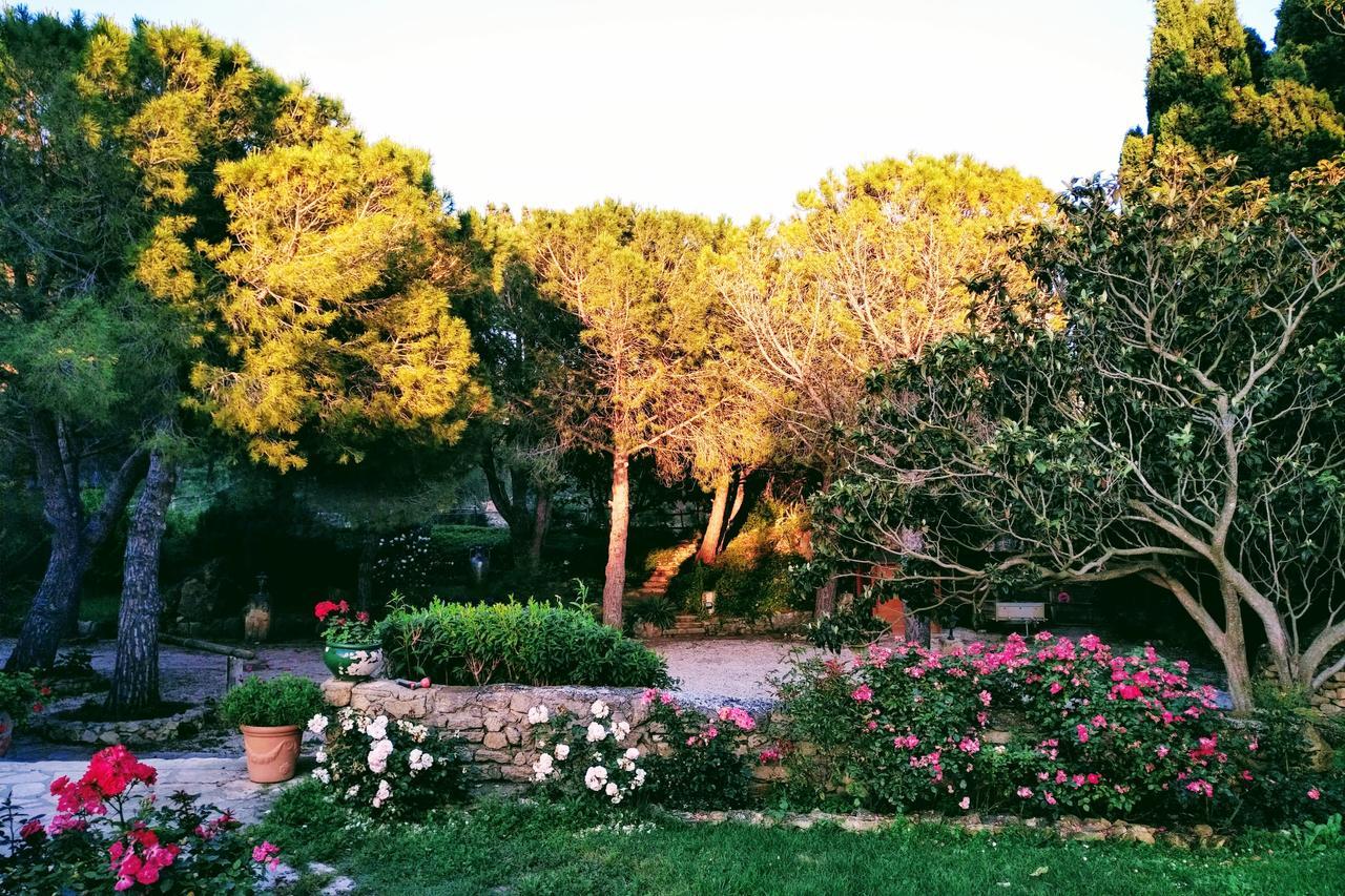 Residence Le Saint Victor Fontvieille Esterno foto