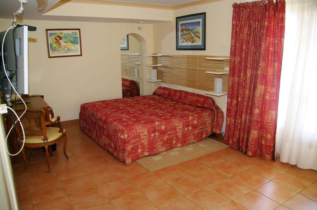 Residence Le Saint Victor Fontvieille Esterno foto